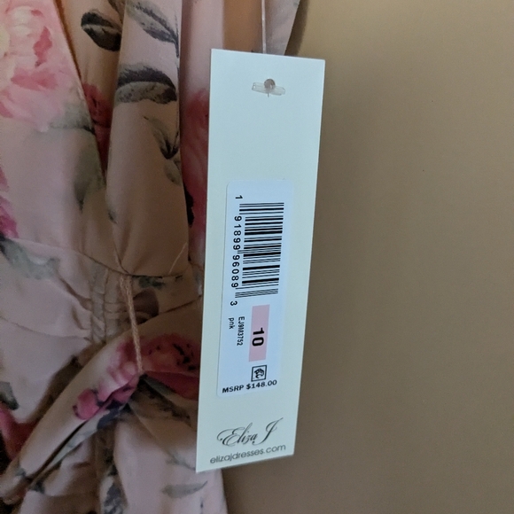 Dress - Picture 4 of 7